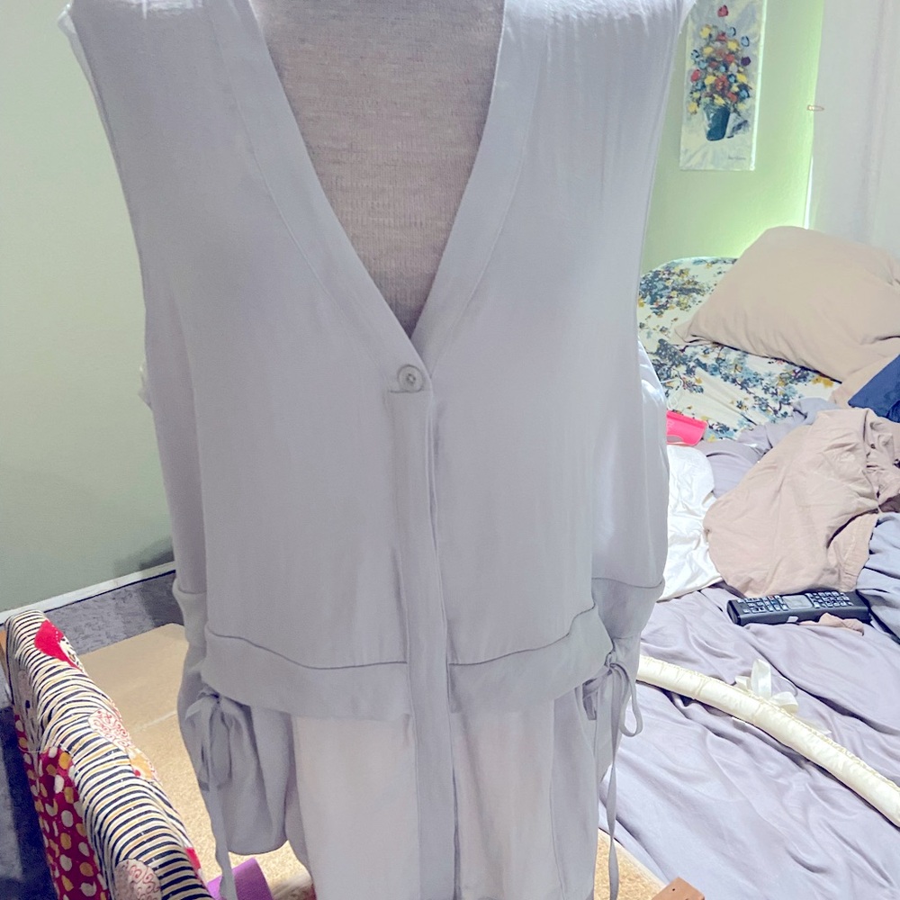Sleeveless Vera Wang, top professional/casual, silky, soft and light x large
